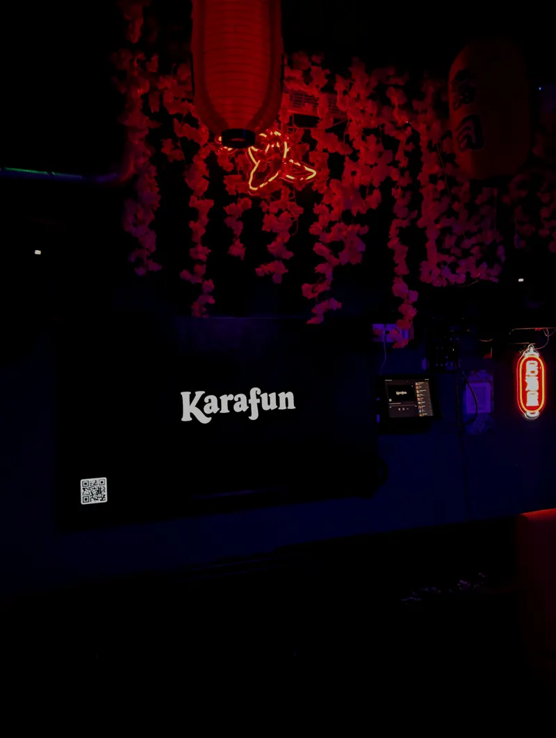 Tokyo Raum im KOYA Hamburg mit urbanem Stil und japanischen Details – Bild 1